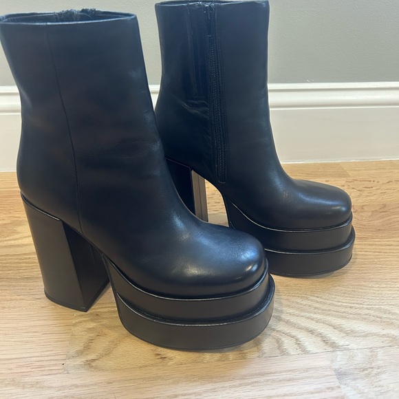 EUC Steve Madden’s ‘Cobra’ Black Genuine Leather Boots, Size 8 - Picture 2 of 10